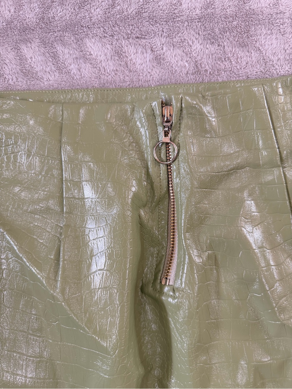 Princess Polly Green Faux Croc Leather Mini Skirt with Front Slit Size 6 Edgy - Picture 4 of 9